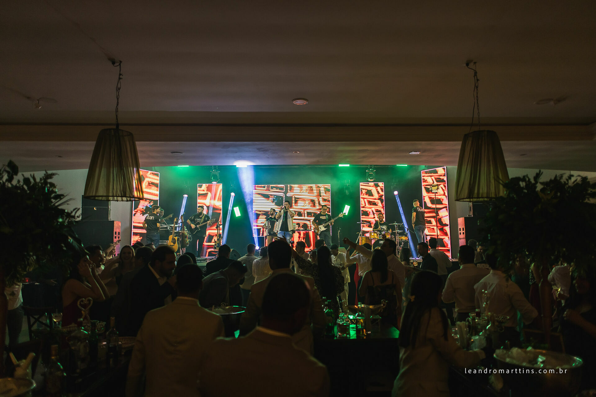 Casamento Letícia e Vinícius no espaço Monett Eventos
