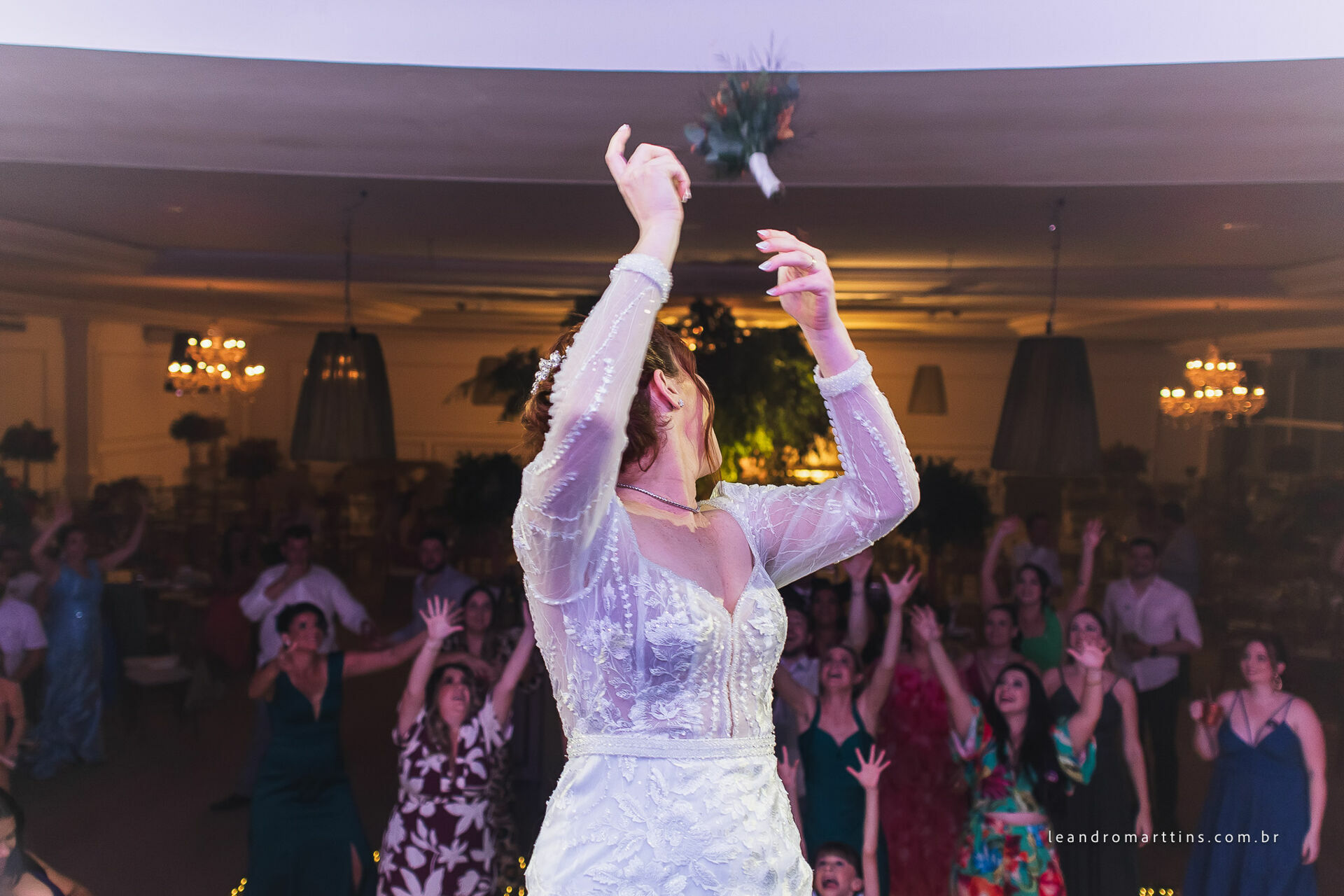 Casamento Letícia e Vinícius no espaço Monett Eventos
