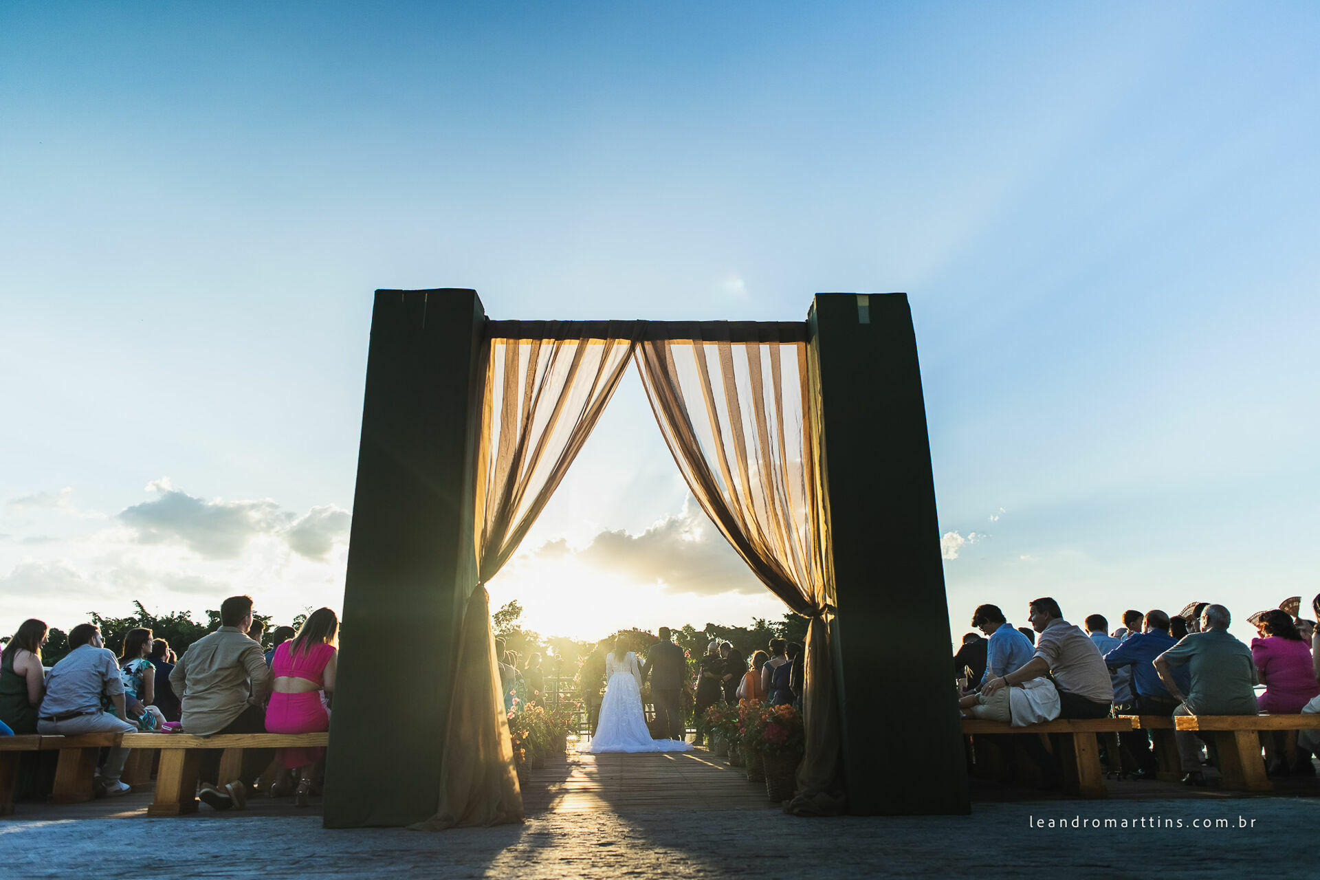 Casamento Letícia e Vinícius no espaço Monett Eventos