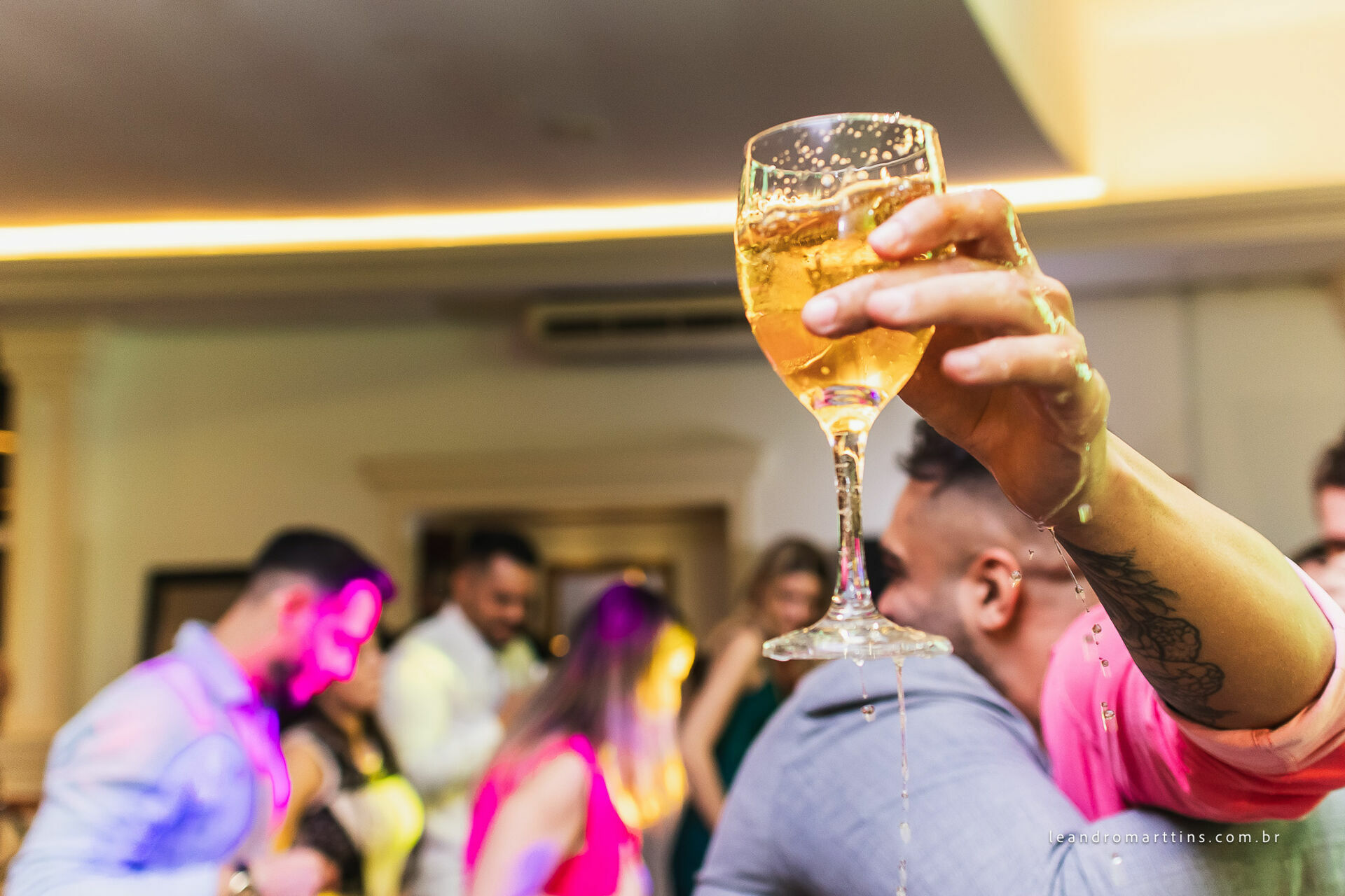 Casamento Letícia e Vinícius no espaço Monett Eventos