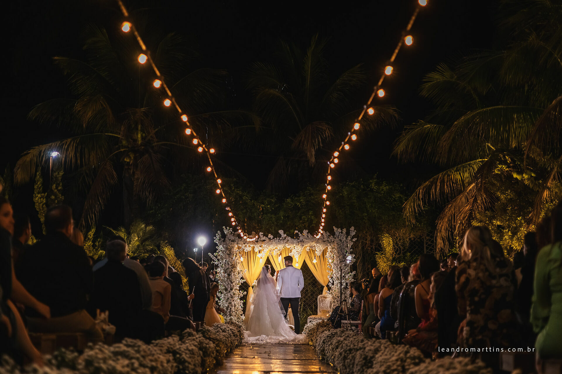Casamento Thaís e Vitor no espaço Bella Faria Eventos
