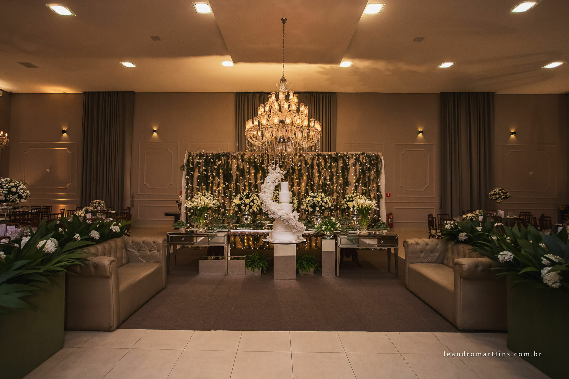 Casamento Thaís e Vitor no espaço Bella Faria Eventos