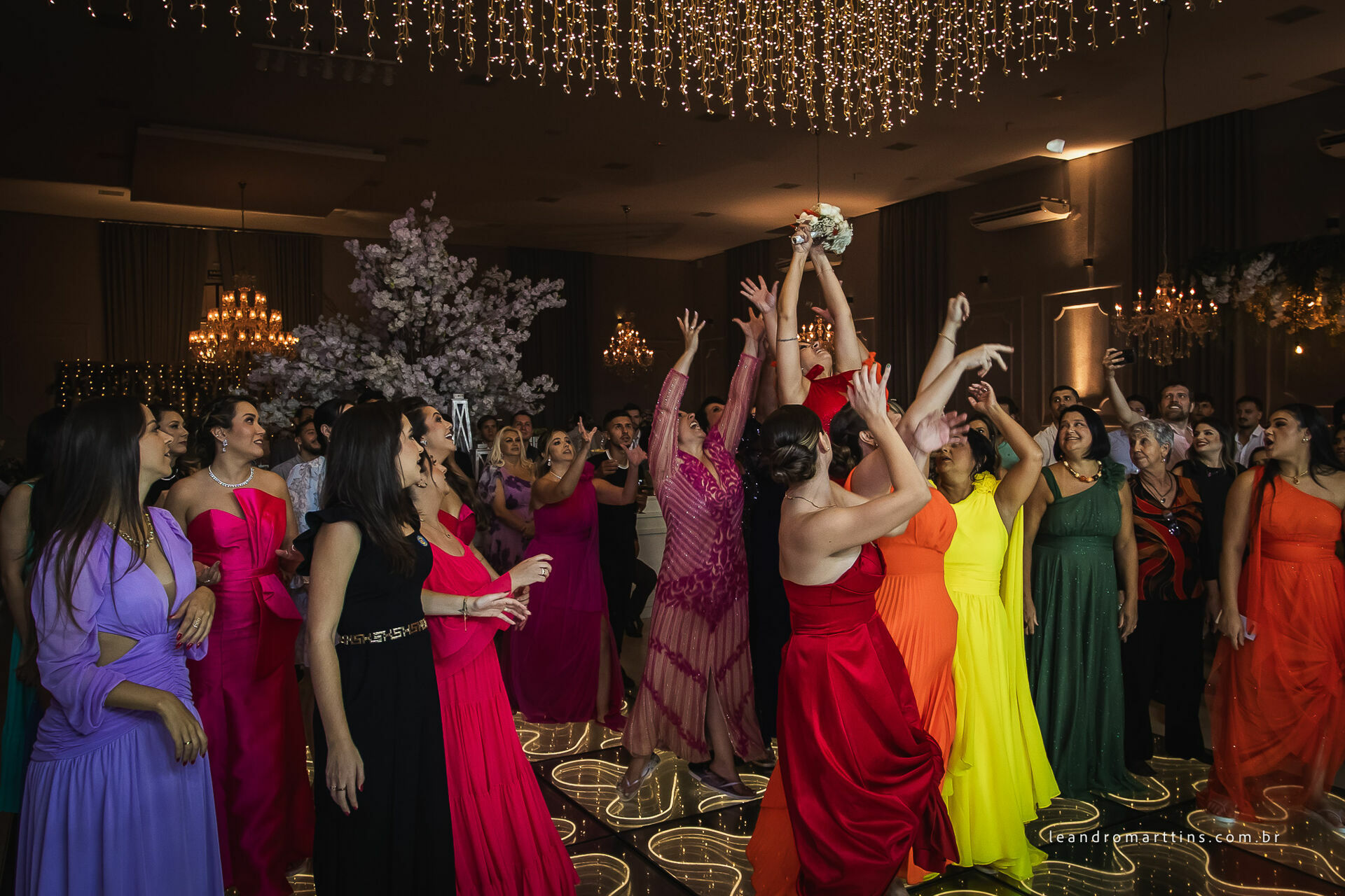 Casamento Thaís e Vitor no espaço Bella Faria Eventos
