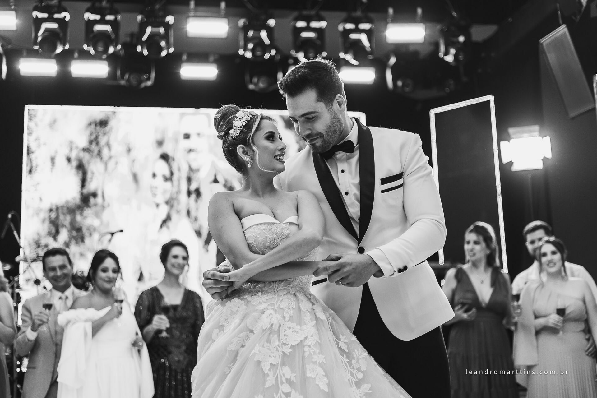 Casamento Thaís e Vitor no espaço Bella Faria Eventos