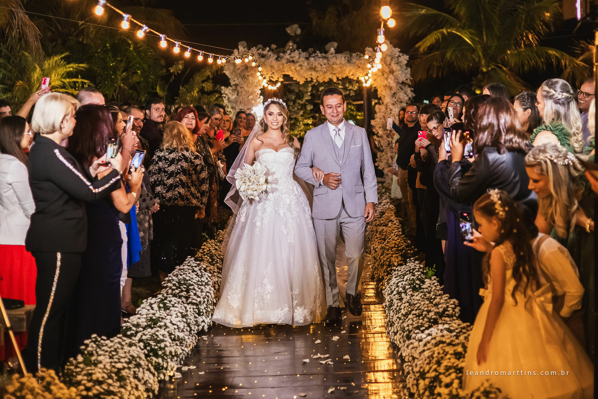 Casamento Thaís e Vitor no espaço Bella Faria Eventos