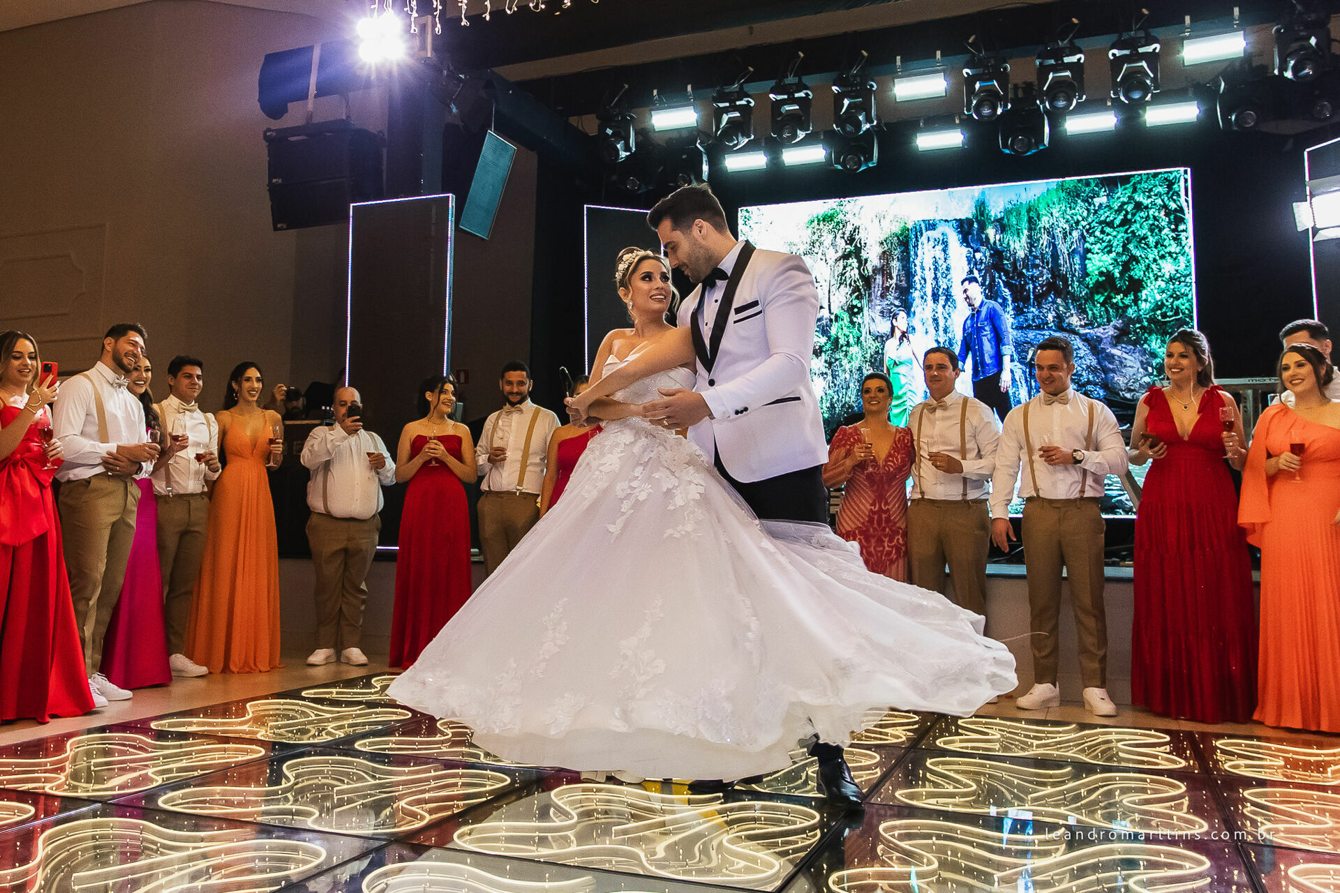 Casamento Thaís e Vitor no espaço Bella Faria Eventos
